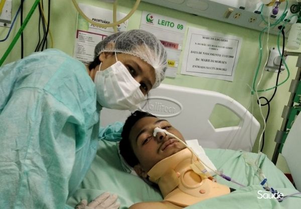 Paciente acorda do coma no Dia das Mães e emociona equipe da UTI do Hospital Cemil